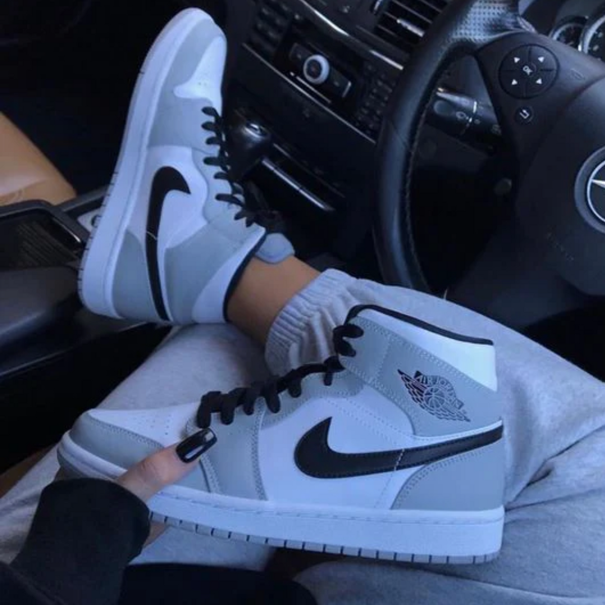 Air Jordan 1 Mid Light Smoke Grey