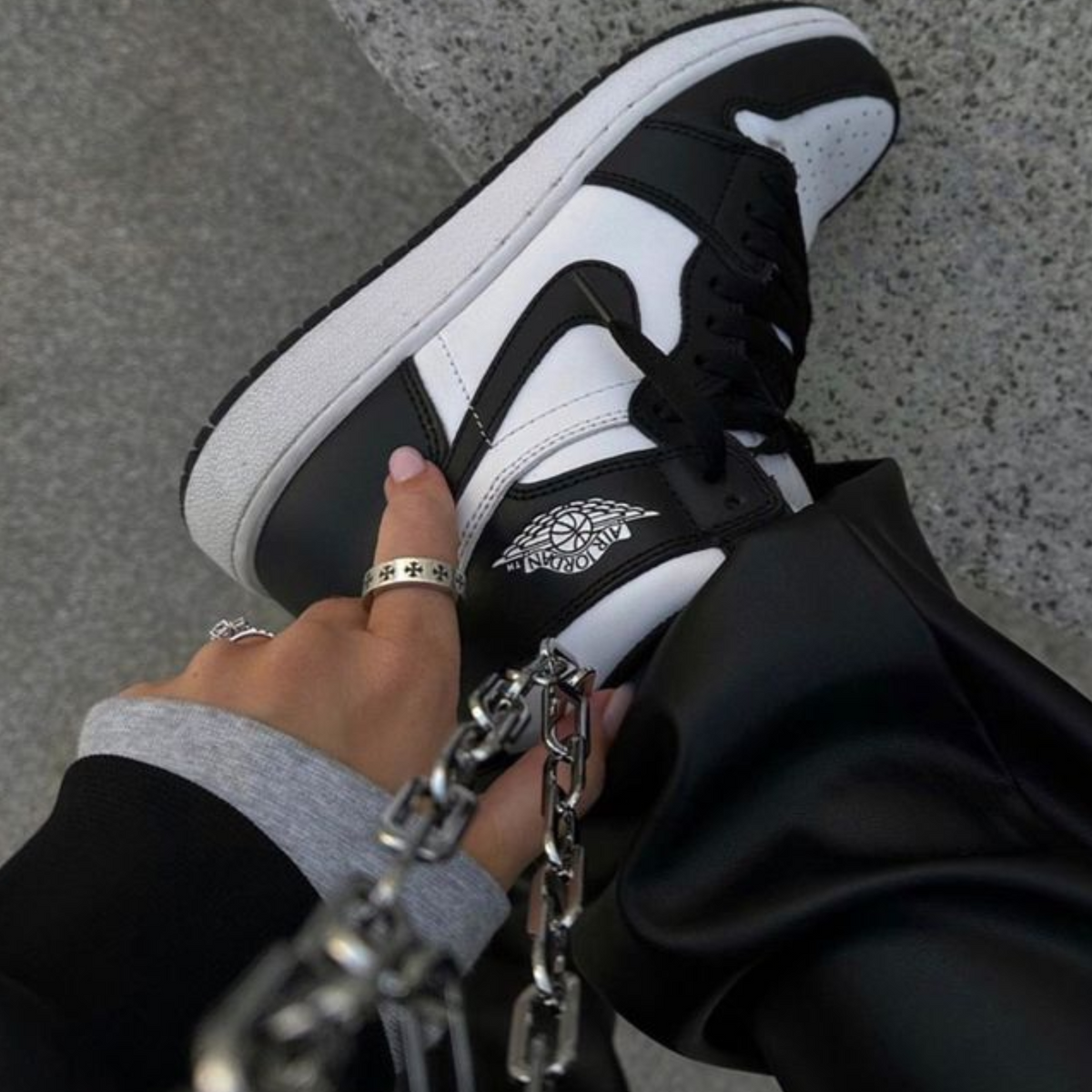 Air Jordan 1 Mid Panda (W)
