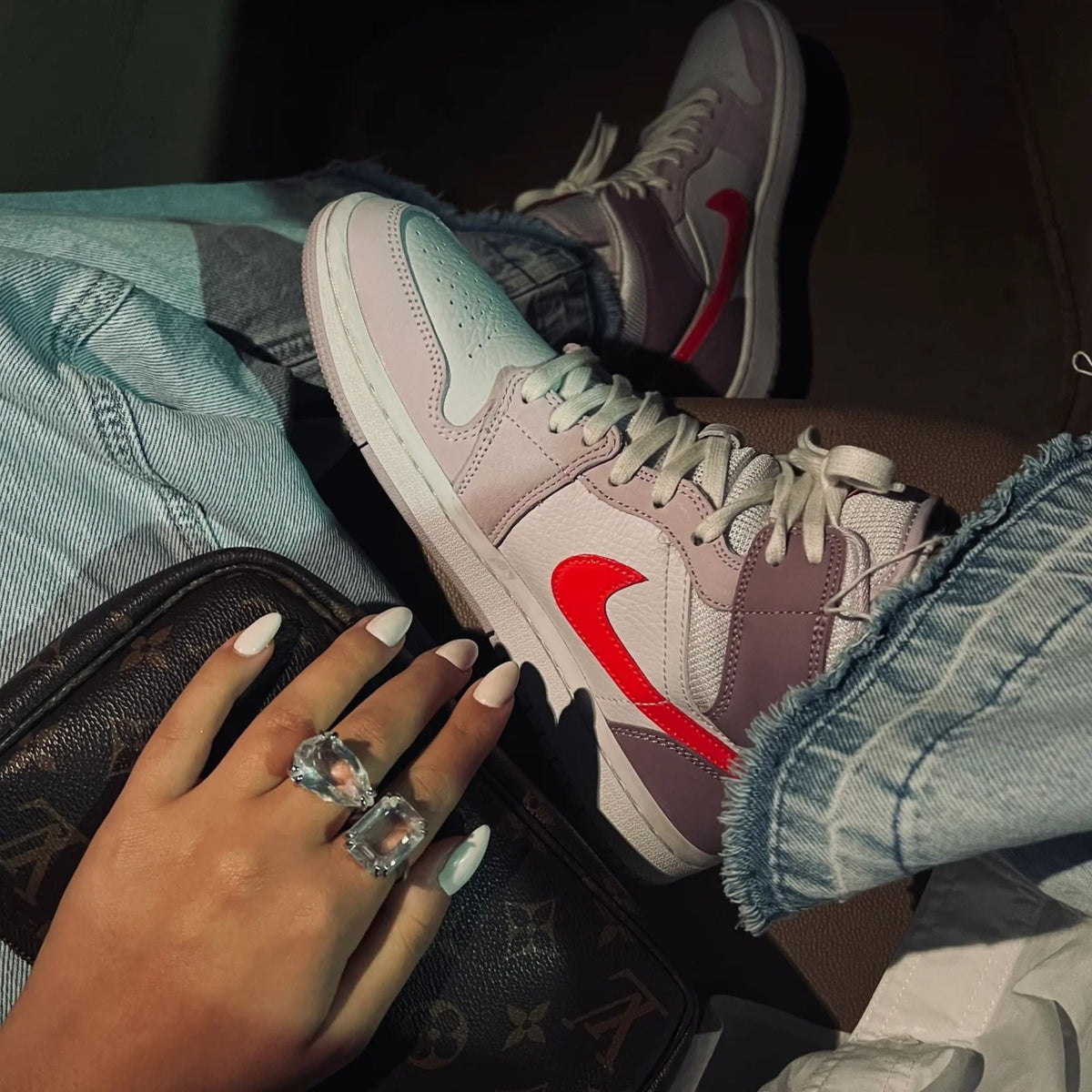 Air Jordan 1 Mid Valentine's Day 2022 (W)