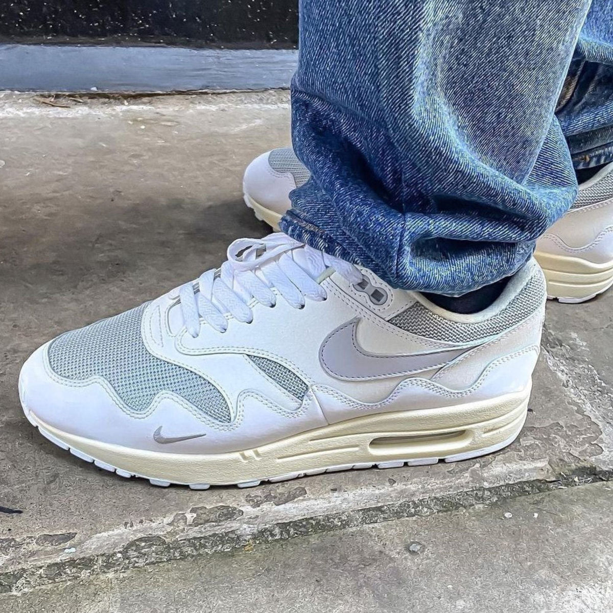 Nike Air Max 1 Patta Waves White Silver