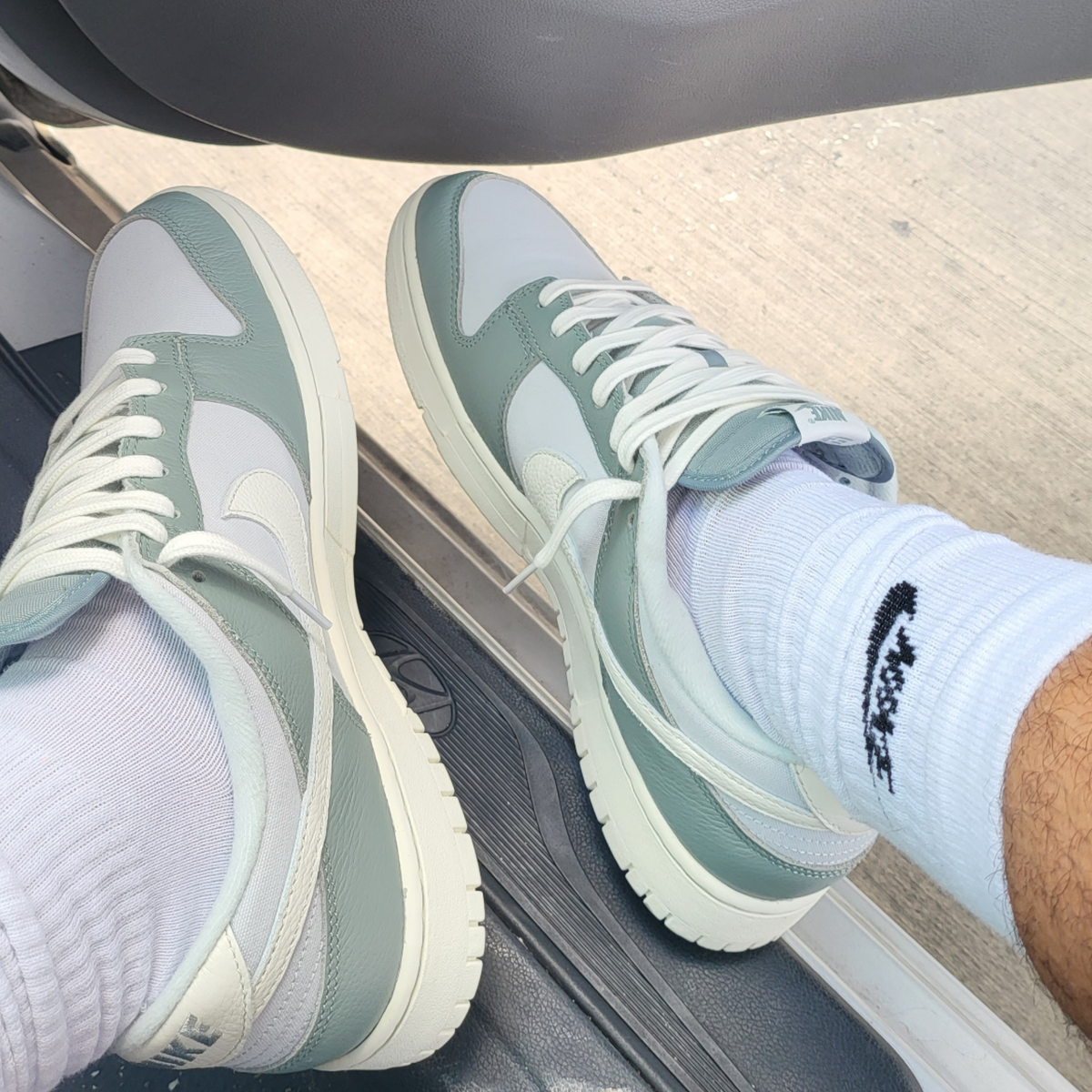 Nike Dunk Low Retro PRM Mica Green