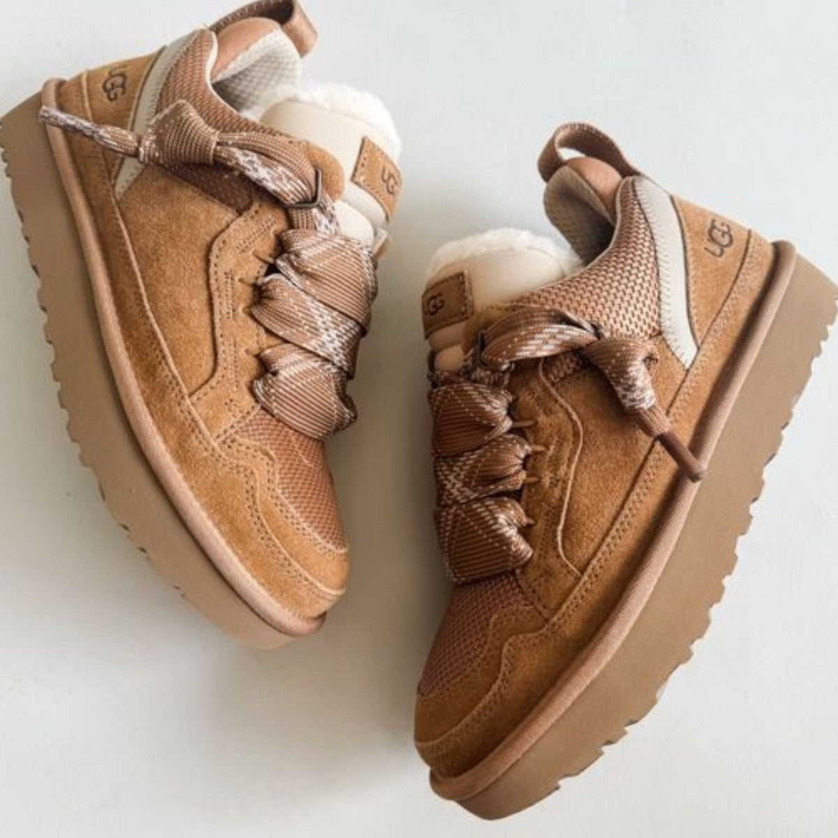 UGG Lowmel Chestnut