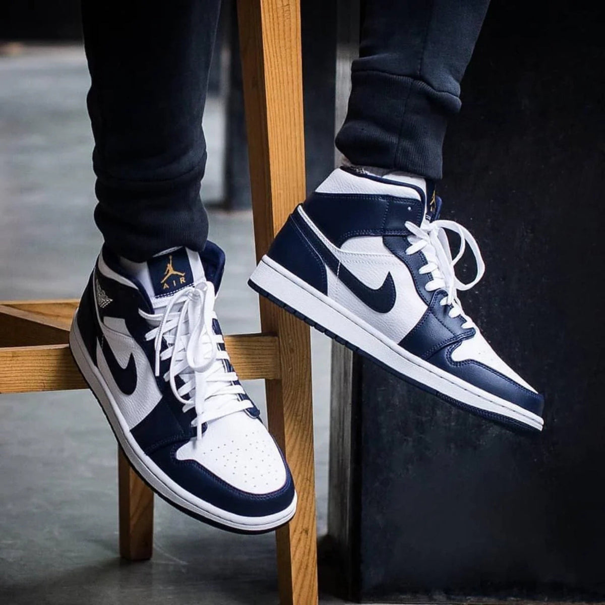 Air Jordan 1 Mid White Metallic Gold Obsidian