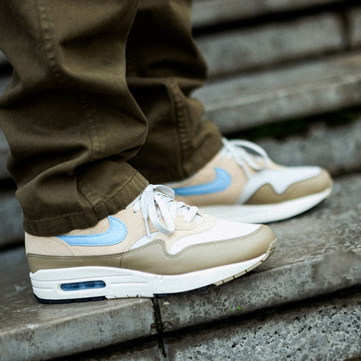 Nike Air Max 1 Essential Light Bone/Psychic Blue