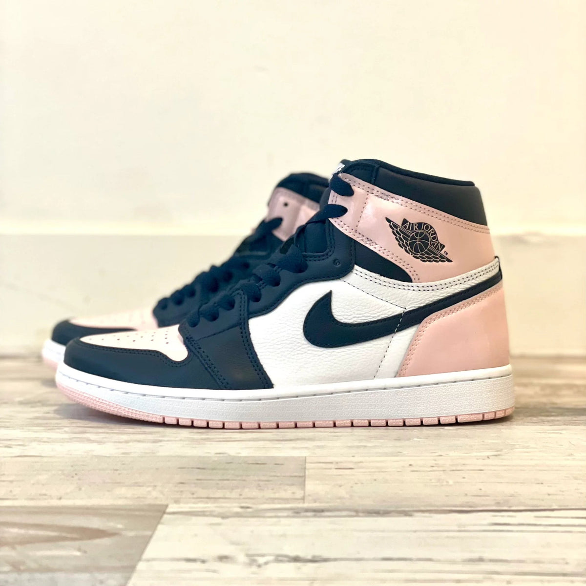 Air Jordan 1 High OG Atmosphere (W)